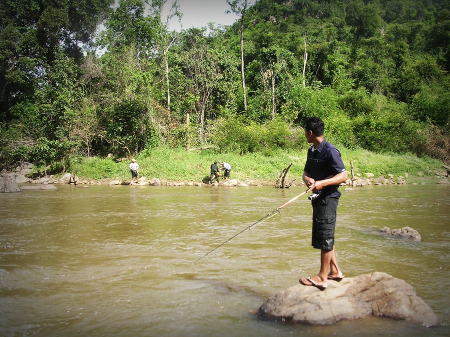 ปากทางน้ำลง จุดนัดพบของลำแชะทำเลดีมีคนตลอด 
นาทีนี้ทุกลำเรือต้องมาที่นี่ละครับ