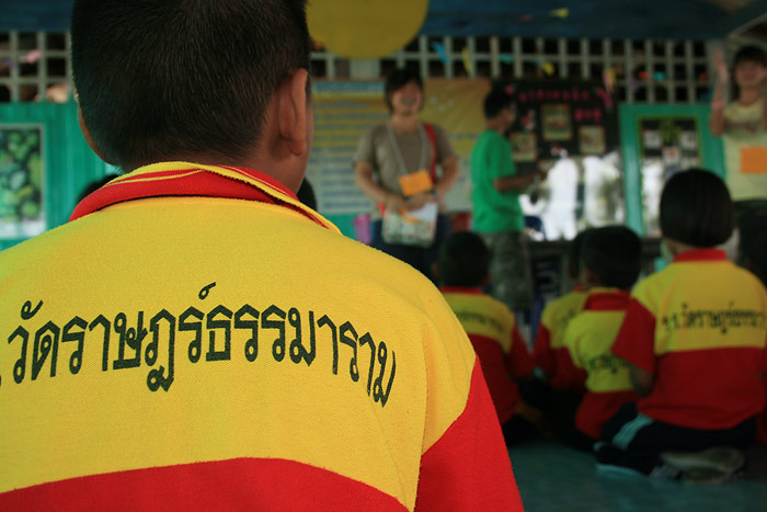 น้าเต่าง่ะ... ก็แดดมันสะท้อนเหม่งพอดี ยุงเลยเห็นอ่ะค่ะ  :mad:  :laughing: :laughing: :laughing:

-