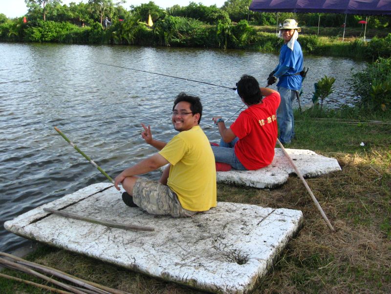 นี่ไง น้าต้น หนีมานั่ง เรือ ไททานิค นี่เอง เอิ๊ก ๆ ๆ ๆ ๆ ๆ ๆ ๆ 
...................................