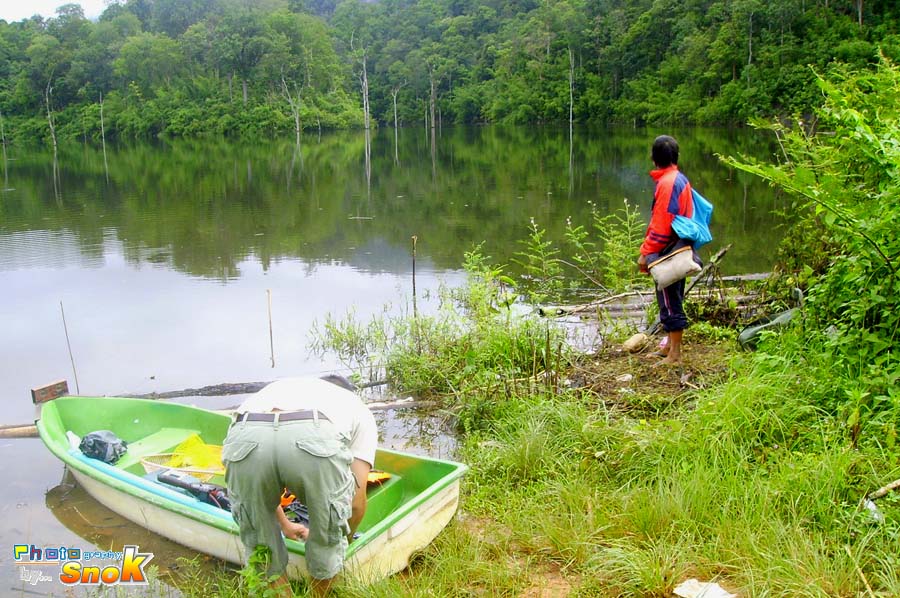 อ๊าวววว ประกอบเรือเร็วๆคันมือแล้ว น้าปุ้ย
 :laughing: :laughing: :laughing: