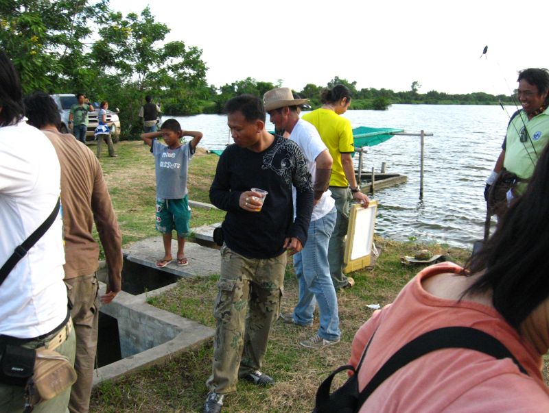 แบ่งปลาเสร็จ ก็กินน้ำ กินท่า เตรียมตัวกลับบ้าน :grin: :grin: :grin: :grin: :grin: :grin: :grin: :gri