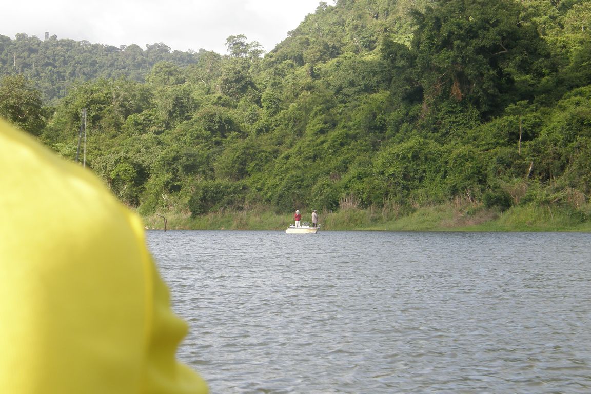มองเห็นเรือสวยแต่ไกล  ไม่ใช่ใครอื่นน้าหมูนี่เอง :cheer: