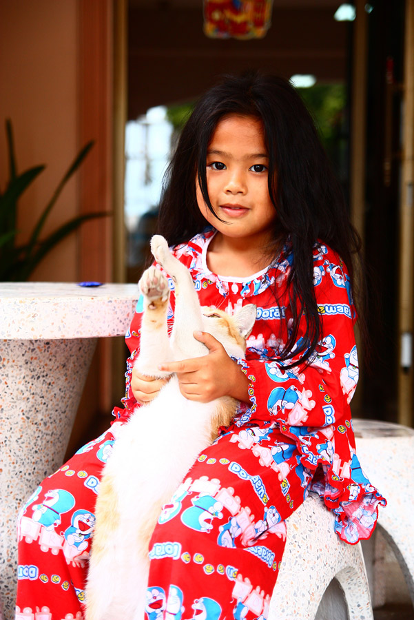 อีกภาพกับลูกสาวคนเล็ก...น้องวาด...
 :smile: :smile: