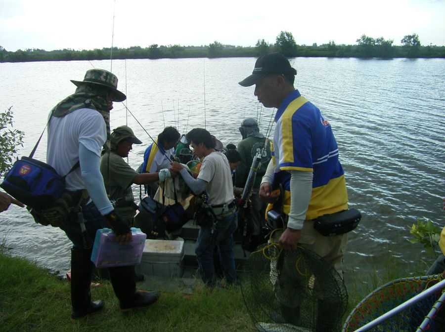 ทนอิจฉาไม่ไหวเลิกดีกว่าโทรตามเรียกเรือมารับเลย สกัดดาวรุ่งฮิฮิฮิ :laughing: :laughing: