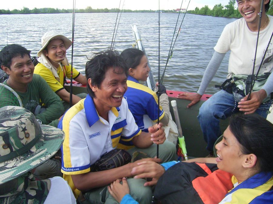 เอาเดินในหน่อยครับ ขอโทษทีนึกว่ารถเมล์ขยับเข้าในหน่อยครับหน้าจม :laughing: :laughing: