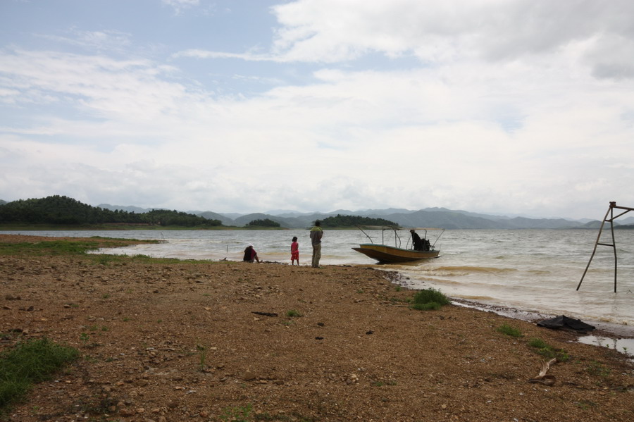 เรือมาแล้ว ไปเที่ยวแก่งโสมกันคร้าบ