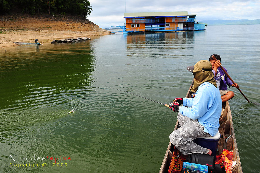 น้ำใส  สาหร่ยตรึม เขียวปี๋เลยคับ  :cool: :grin: :smile: