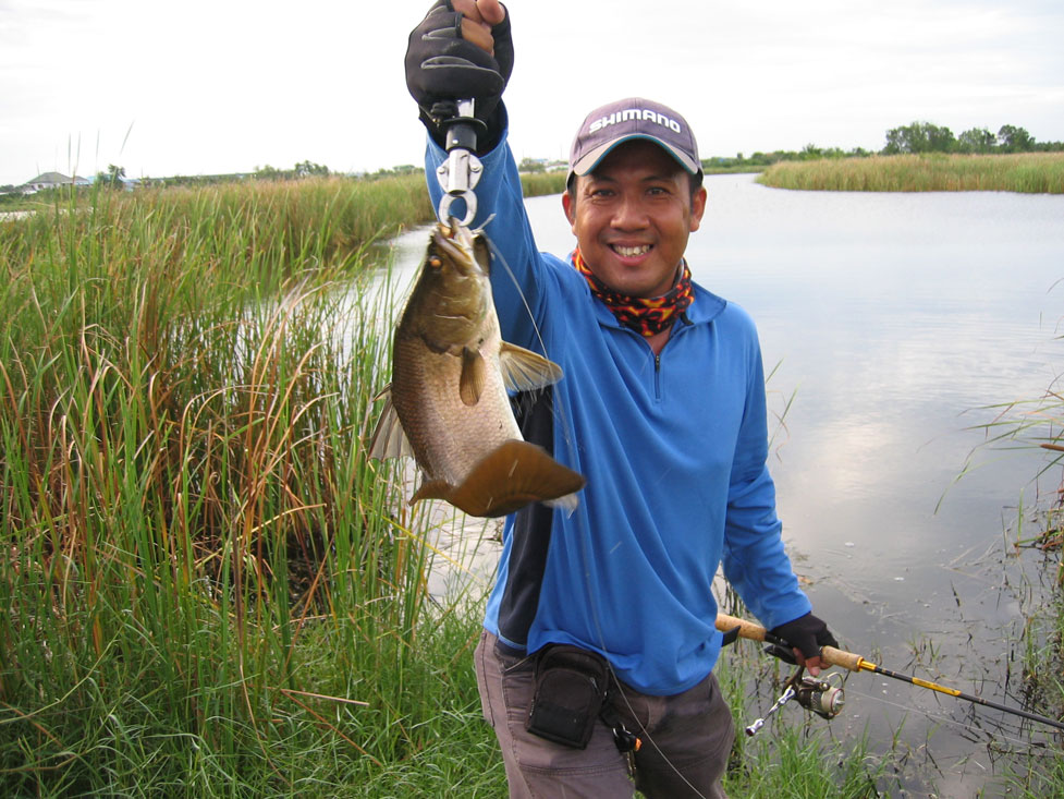ตัวนี้เล็กกว่าตัวที่แล้ว แต่แรงดีไม่แพ้กันเลยครับ  
   :smile: :smile:
