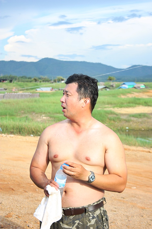 และคนนี้ ....... ที่ให้ยืม คัน สวยๆ  :laughing: :laughing: