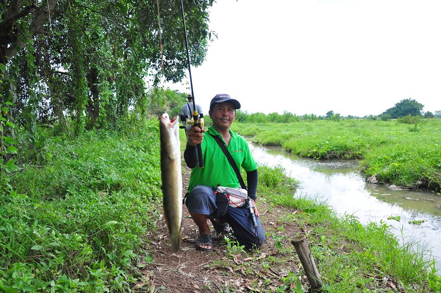 ดีวุ้ย....ก่อนกลับยังได้ปลามาเสริมหล่ออีกตัว :grin: