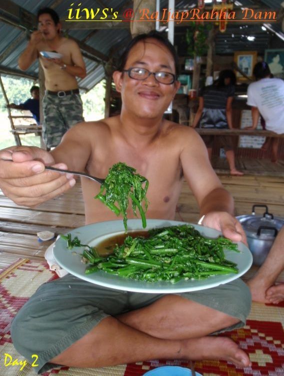 







ผมวิ่งวน ไล่ยิง จุดโทษ อยู่ท้ายแพ พักใหญ่

ใครเรียกกินข้าวก็ไม่กิน

ตราบจน โผล่ห
