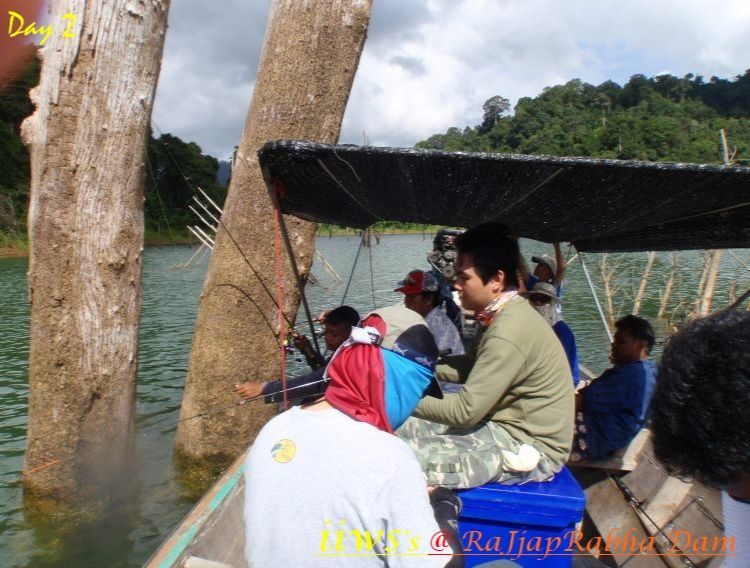 










เรือวิ่งออกจากแพ มาราวๆ สิบ