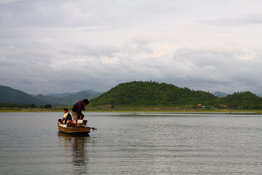 ป่ะ ๆ ๆ ป๋าอ๊อด...เราล่องเรือ ตามเรือโ