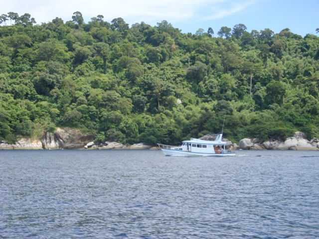 มีเรือทัวร์ตกปลา มาลากบริเวณนี้ตลอดทั้งวัน
 :cheer: :cheer: :cheer: :cheer: