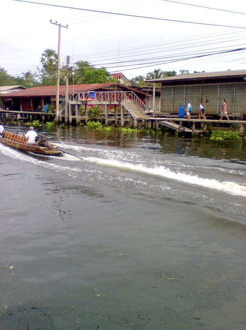 เรือเริ่มเยอะ คนเริ่มพลุกพล่าน

หนีกลับบ้านดีกว่า :laughing: :laughing: