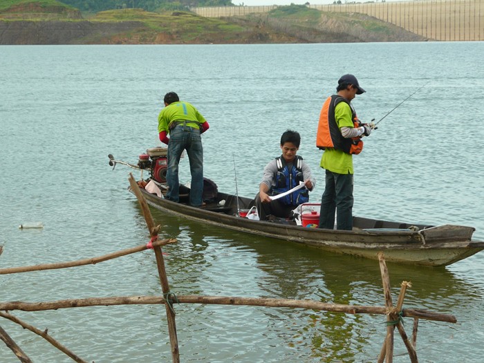 ลงเรือแล้วเดชมารอกใหม่ลงกับโชค ส่วนจิตรลงกับยาว ฉายาพ่อมดแห่งซองกระหรี่ ครับ ฮิฮิ :grin: