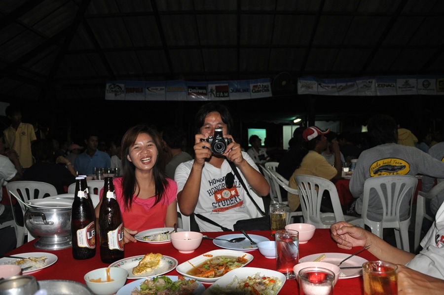 แหมพอโดนถ่ายรูปเข้าหน่อยทำเขิน หยิ