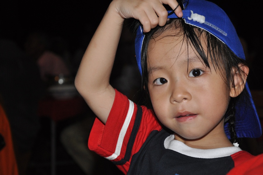 หันขวับเอาหมวกไปใส่ให้น้องแตงโมทั