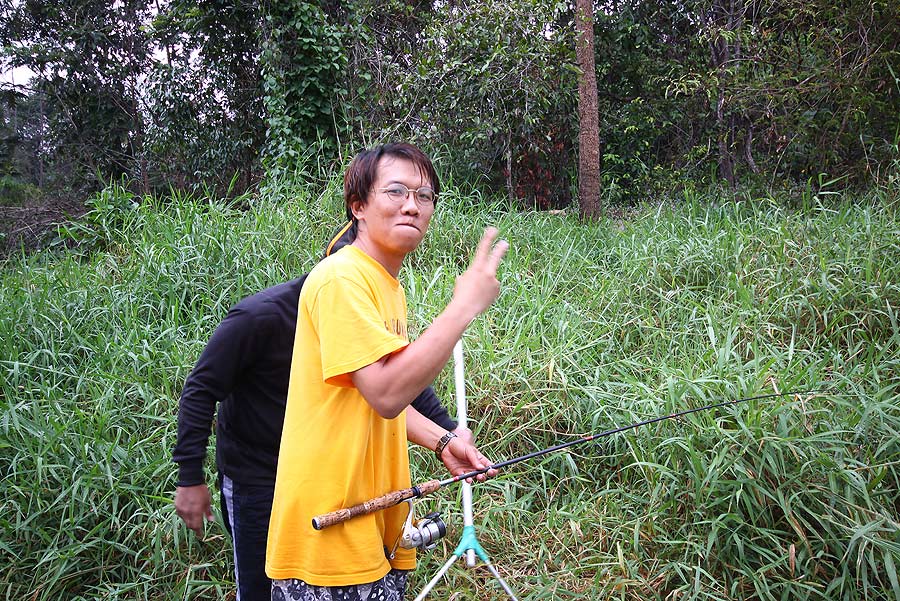 ชู 2 นิ้ว หมายถึงว่า 2 ตัวแล้วครับ
 :laughing: :laughing: