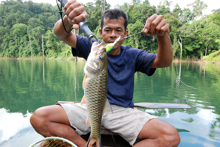 พี่โป้งพายเรือ  ให้วันแรก  

ตัวแรกป