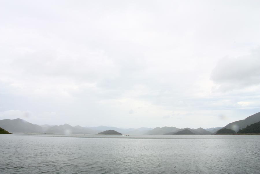 ป๊าดดดดดดดดดดด...มาถึงแล้ววว...น้ำฝนหล่นลงฟิลเตอร์...
เก็บกล้องได้แระ อิอิ...สบายใจ...ไม่หยด ไม่เก็