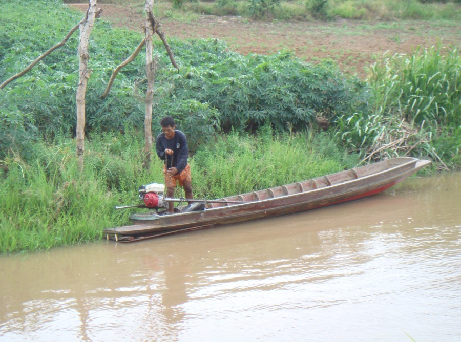 ไปถึงตอนเย็นวันศุกร์ ไต๋เข่งก็เตรียมเรือให้ครับ รอบนี้ไต๋ไม่ว่าง พาไปไม่ได้
เลยเอาเรือให้ผมขับไปเอง