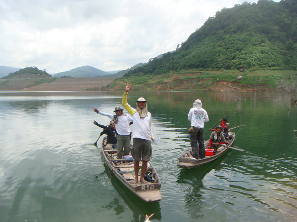 ลุยกันต่อรอบบ่าย ตีปลาฝูง   ส่วนผม กับโปรนุ  ขอนอนดีกว่า  :grin: :grin: :grin: