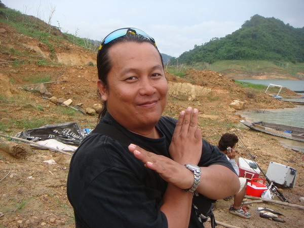 ทิ้งท้ายกันด้วยรูปนี้เลยครับ สำหรับเจ้าของสโลแกน "  ปลากระสูบ ตกเมื่อไร จะได้ " ..................