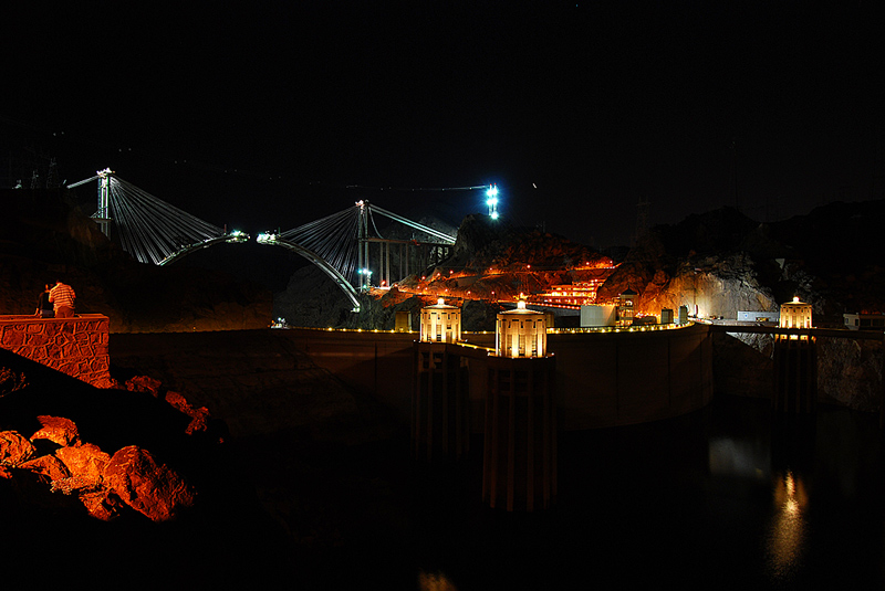 จอดแวะถ่ายรูปที่เขื่อน Hoover Dam  

อยู่ระหว่างทางจาก แกรนแคนยอน มุ่งหน้าไปลาสเวกัสครับ