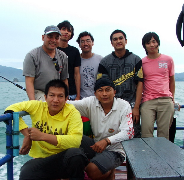 เราไปถึงรัฐ Perlis ตอนเที่ยงพอดีเลย สมทบกับทีมหาดใหญ่เเละปัตตานี
ออกเรือทันทีเลย....ที่นี่พร้อมจริง