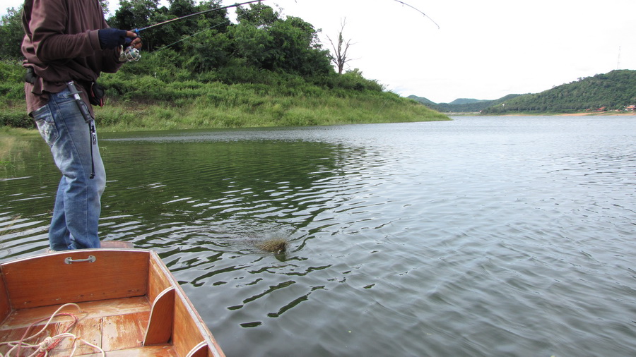 [b]           มาแล้ว....ขึ้นเรือกันเถอะ   ไม่ฆ่าหรอกเดี่ยวปล่อยนะ[/b]
 :cool: :cool: :cool: :cool: