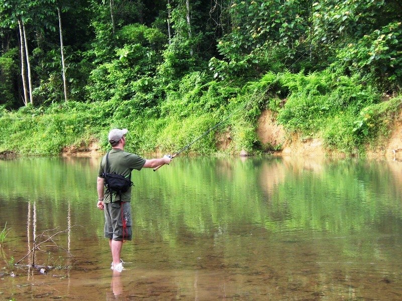 เนื่องจากหัวรุ่ง มีฝนตกเล็กน้อย คนขับเรือก็เลยแนะนำว่า ควรจะไปลองตีกระสูบ ปลาเวียน ที่วังเข้ ซักเล็ก
