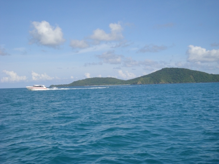 บรรยากาศหน้าเกาะเฮระหว่างแล่นเรือครับ

 :blush: :blush: :blush: :blush: