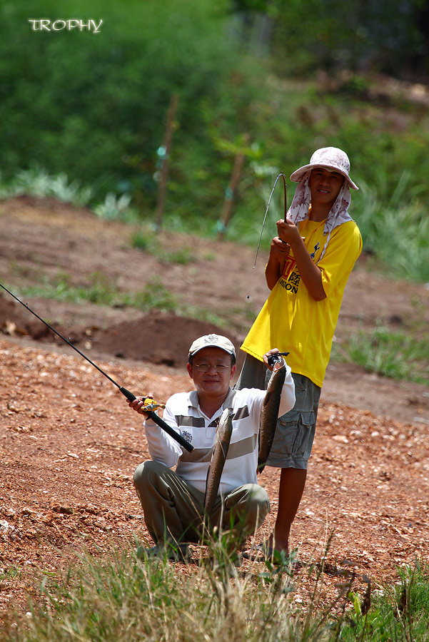 อ้าว นั่นไง น้าอัดสอยมาอีกตัว เลยจับถ่ายคู่เลย  :grin: