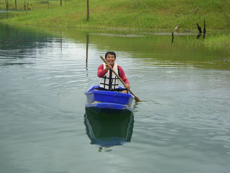  :smile:
หวัดดีครับ น้า koko182  :grin:



ทำเป็นหัวเราะกลบเกลื่อน เพราะพายวนอยู่กับที่ร่วมครึ่