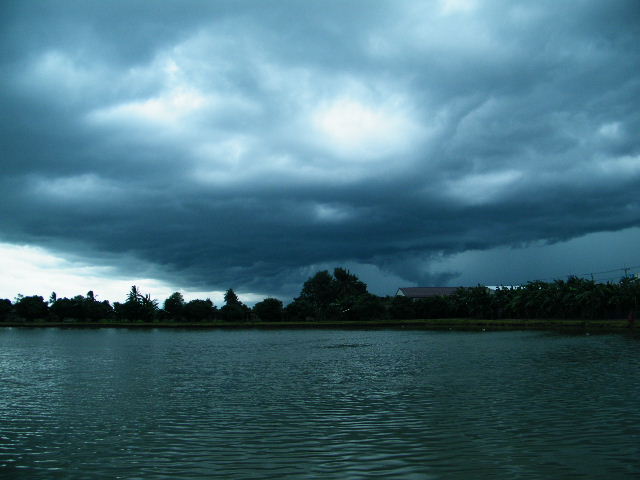 ฝนซิครับ ฝนมาแล้ววววววววว ฝนมาอย่างนี้กลับบ้านดีกว่าครับ
ลากันด้วยภาพนี้เลยนะครับ 
สวัสดีครับ
---