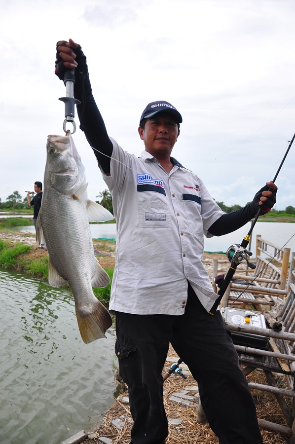 แหมถือกระพงถ่ายรูปนี่ก็หล่อดีเหมือนกันเนอะ :grin: :grin: :grin:
