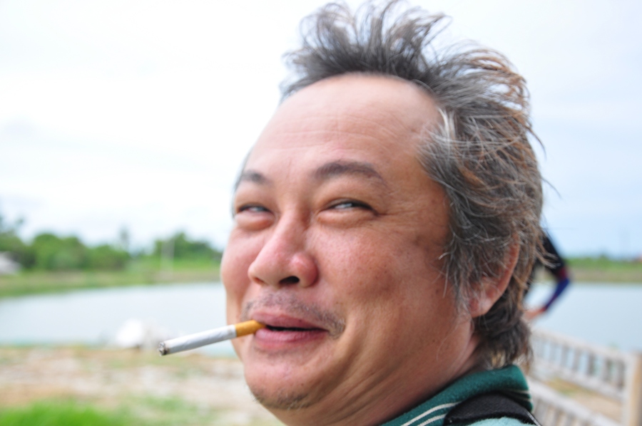 น้าเป้หันมาบอกผมว่า ทำไมมันไม่กัดปลาบั้งผมบ้างหว่า :laughing: :laughing: :laughing:
ยังไม่รู้อีกเหร