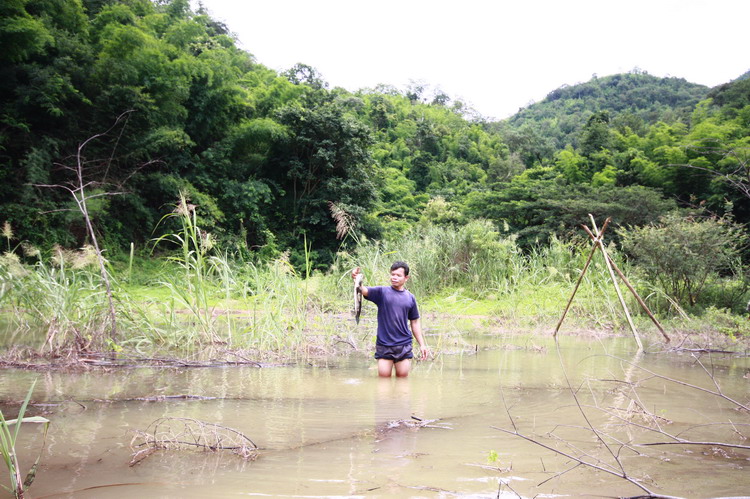 เข้าไปจนสุด เจอแล้วปลา  :ohh: :ohh: