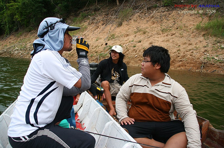  :grin: :grin:  น้าเอก......ปล้นน้ำ เจ้าเต้ กินซะเลย   :laughing: :laughing:


 :grin:  สวัสดีครั