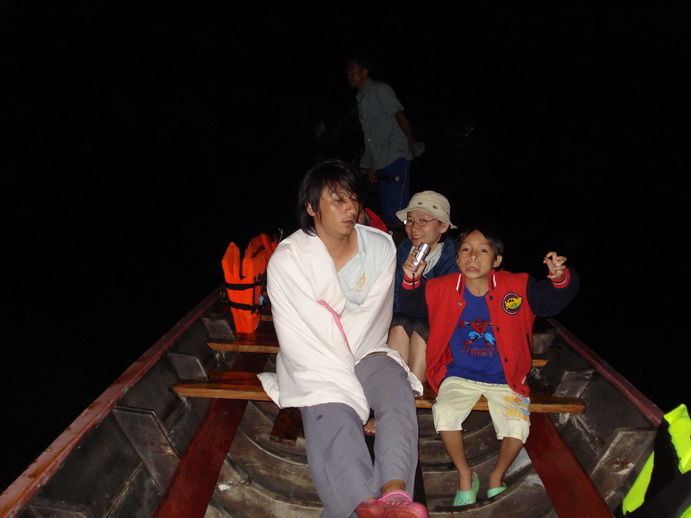 เจอแล้ว ลิง1ตัวอยู่ในเรือ :laughing: