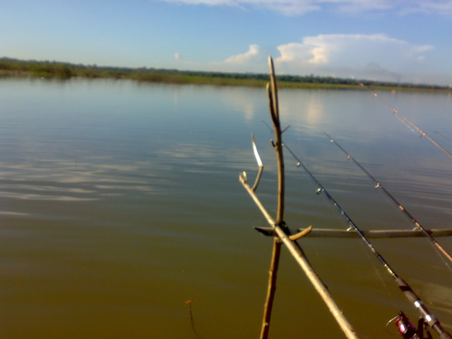 สภาพหมายยามเช้า...มีน้าๆล่องเรือมาล่าชะโดด้วยครับ แต่สงสัยเห็นพวกเราก็เลยไม่เข้ามาทัก  
 :grin:

