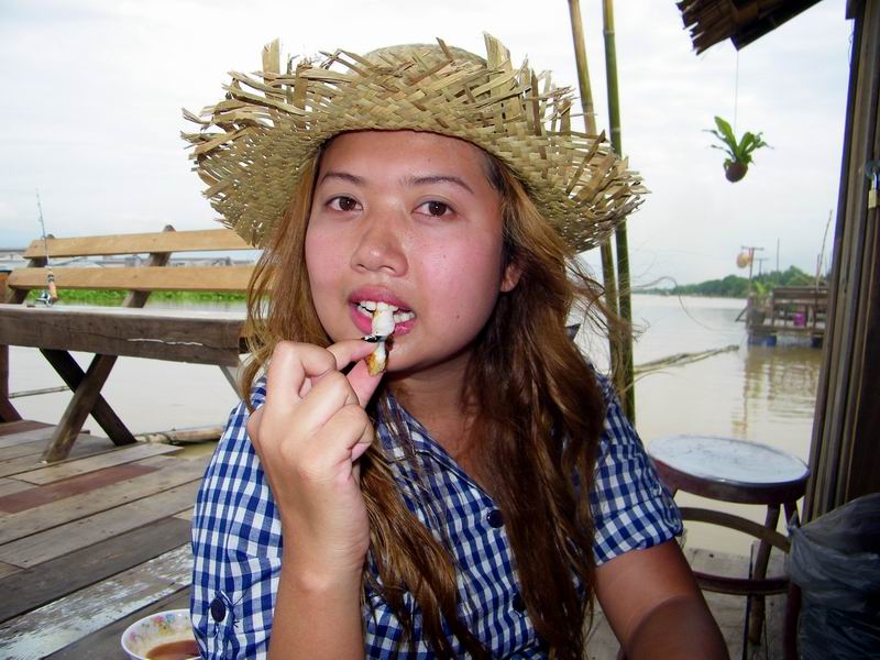 ขอกินมั้งดิ...แหม...กินอยู่คนเดียวเลย