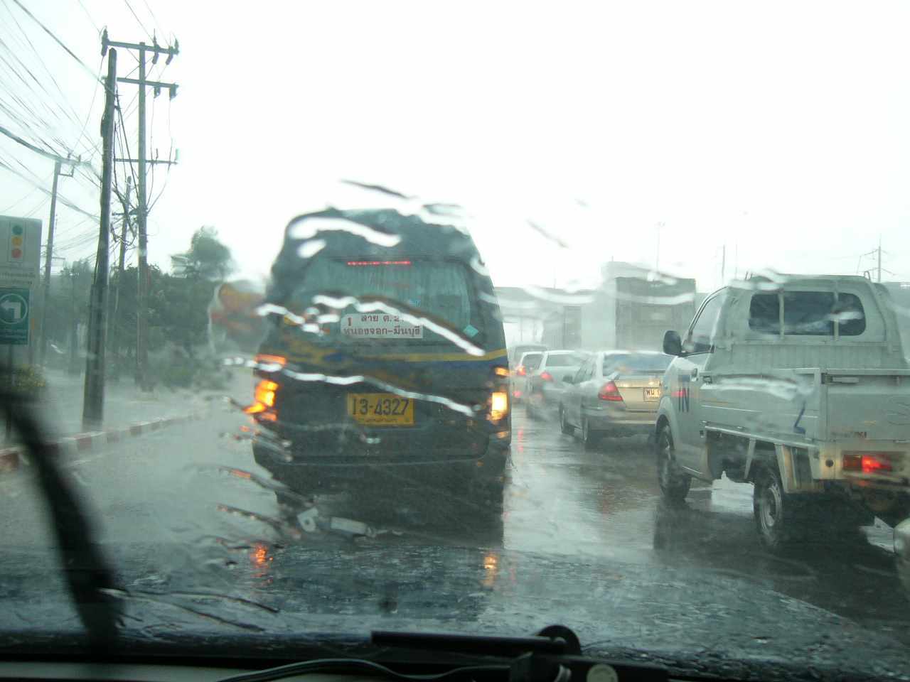 จะเข้า กทม.  เจอฝนตกหนักมากๆ ครับ :laughing: :cheer: :cheer: