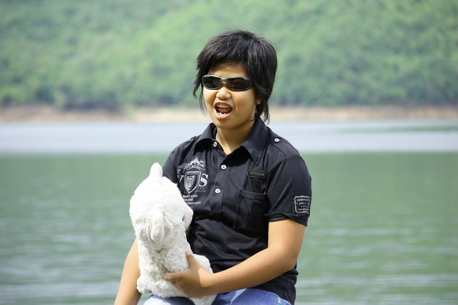 แถม 55-250 Canon 

450D ครับ... :smile: :smile:
