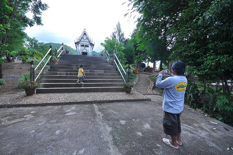 น้าต้าพนมไพรขอรูปหัวหน้าเป็นที่ระลึก
 :laughing: :laughing: :laughing: :laughing: :laughing: