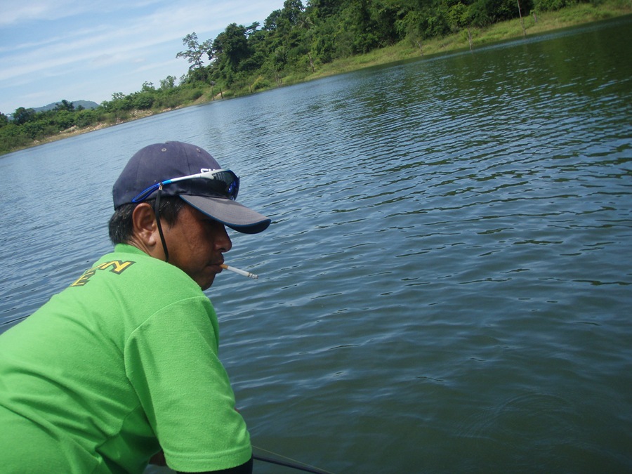 หลังจากไปวางระเบิดเสร็จลงเรือมารอบใหม่ เจอจิบตีปับกัดเลยคร้าบบบบ............รู้งี้ขึ้นฝั่งไปวางระเบิ