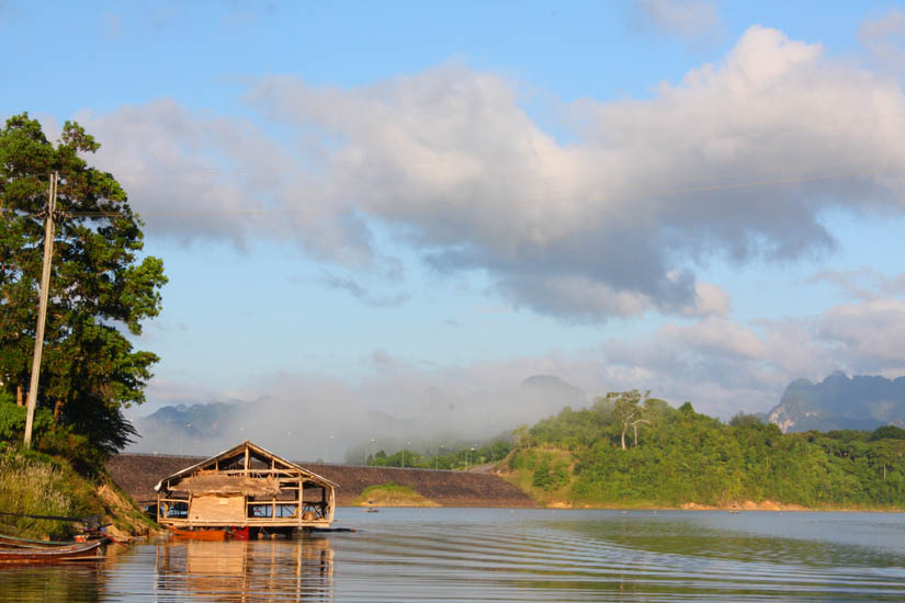 อีกหนึ่งบรรยากาศสวยๆก่อนที่จะขนของลงเรือครับ... :smile: