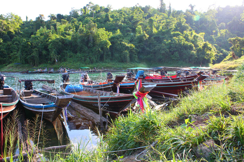 หลังจากที่ถ่ายของลงเรือไปแล้วก็ขับรถไปที่ท่าเรือกันเลยครับ......... :smile: