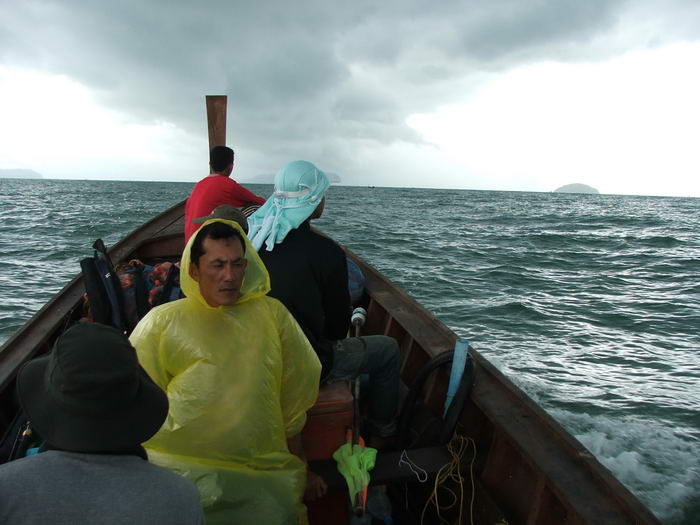 หลังจากภาพนี้แล้วฝนตกไม่หยุดเลยครับ...เลยไม่มีรูปให้ดูครับ
ฝนตกไม่หยุดจิงๆครับ
พอถึงฝั่งดีมากครับ
